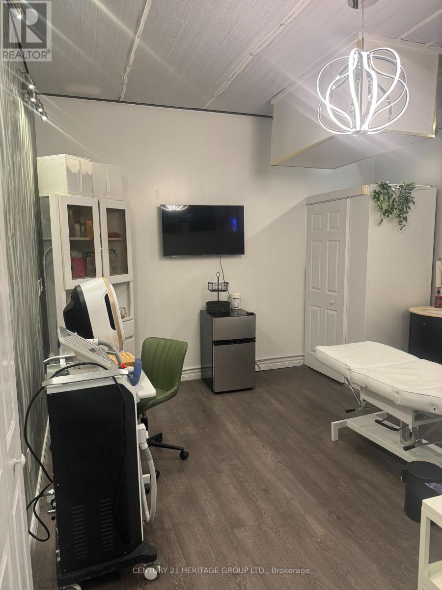 73 - 384 YONGE STREET