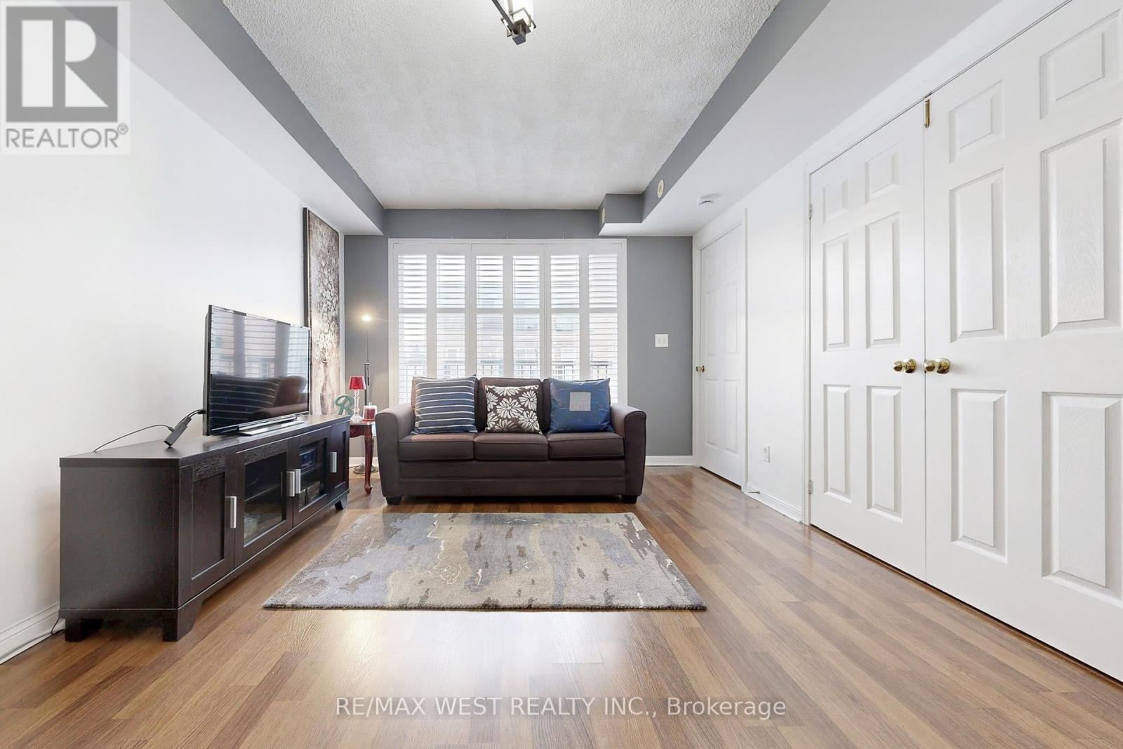 2046 - 3043 FINCH AVENUE W