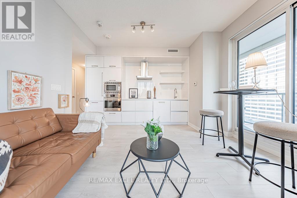 1302 - 2221 YONGE STREET