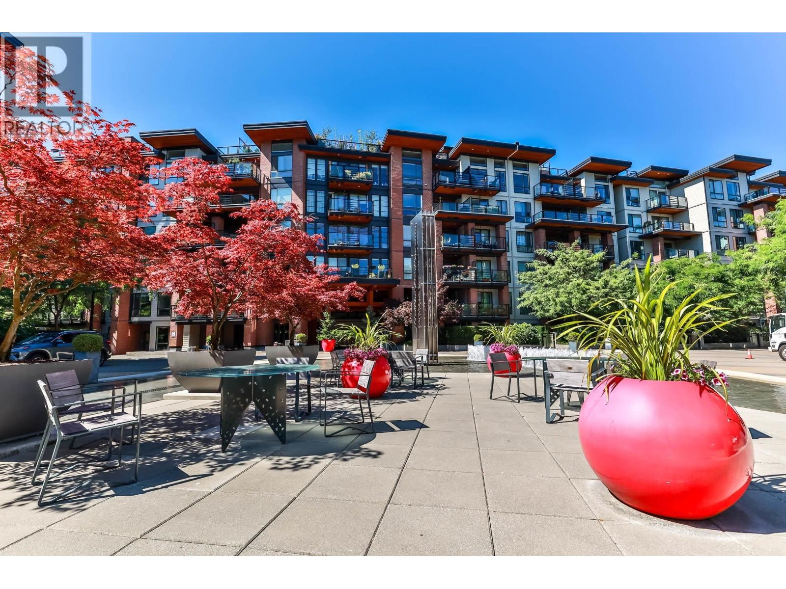 527 723 W 3RD STREET