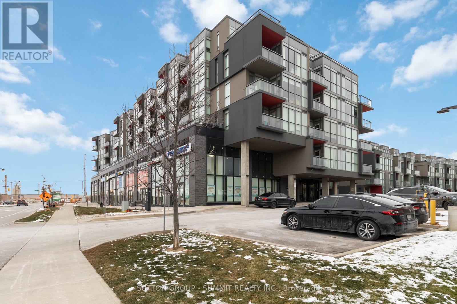 D422 - 5220 DUNDAS STREET