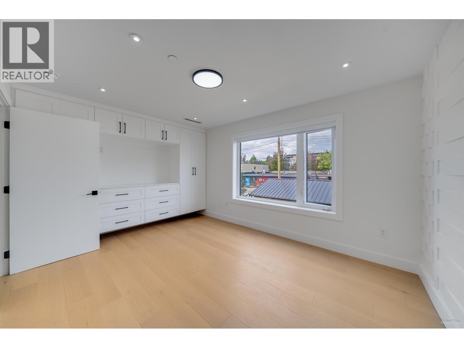 2 4463 WALDEN STREET