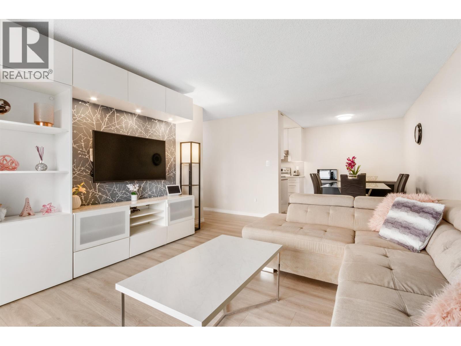 324 4373 HALIFAX STREET