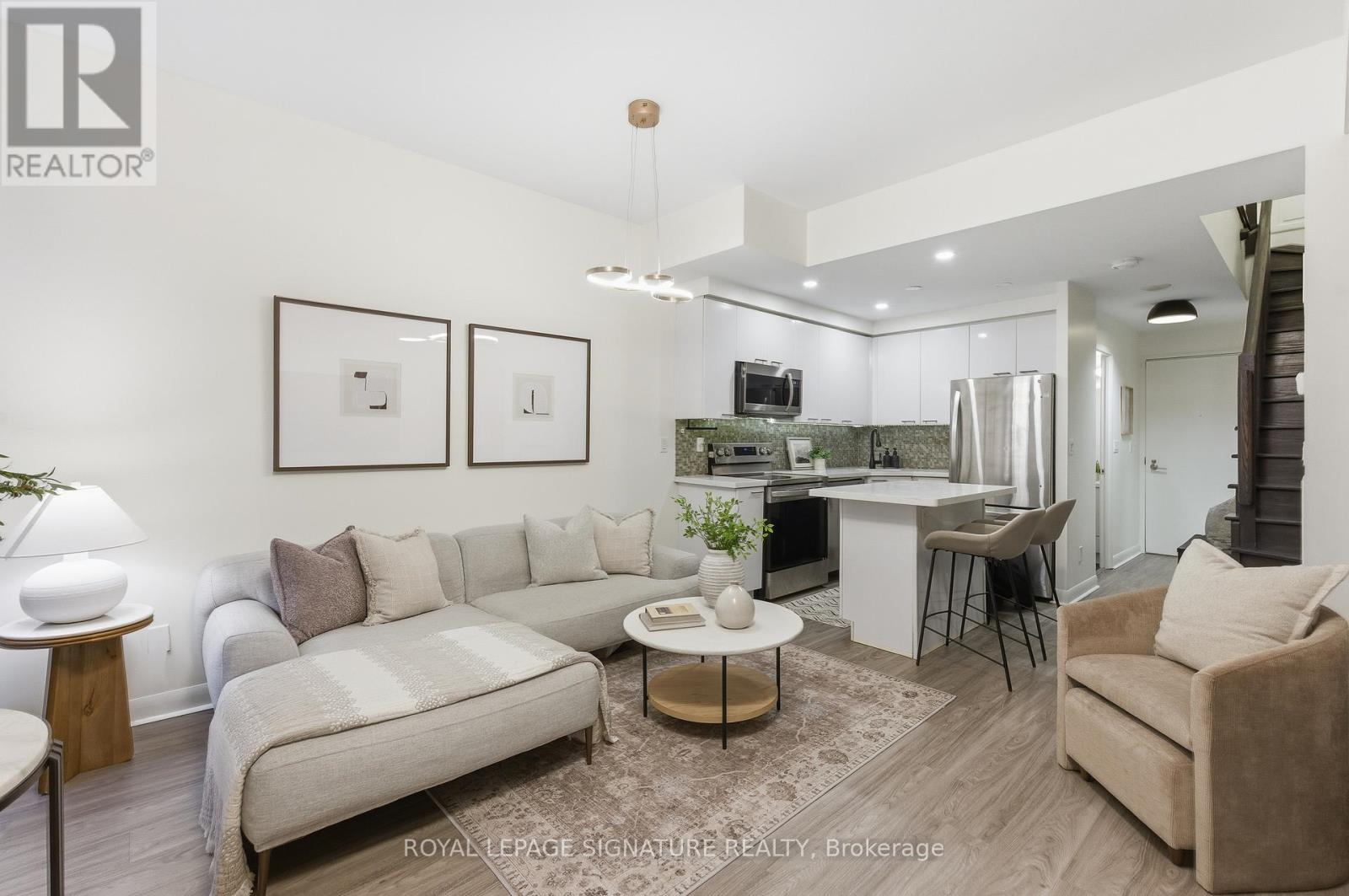 105 - 15 BRUYERES MEWS