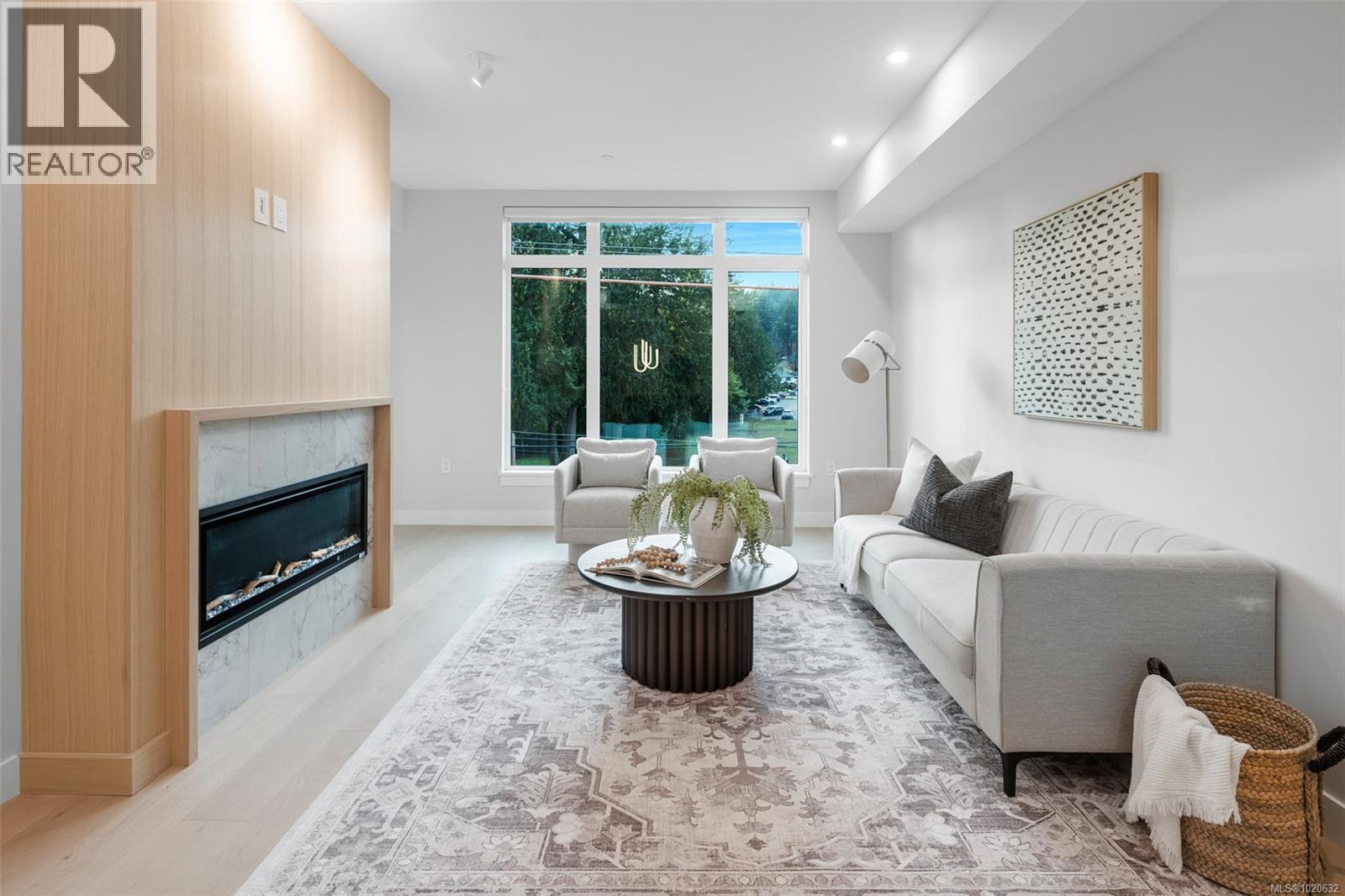 204 5229 Cordova Bay Rd