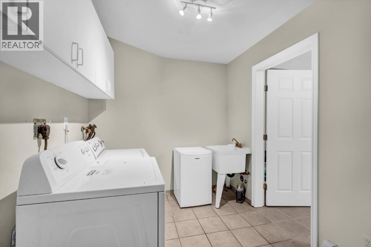 1400 MEADOWVIEW COURT