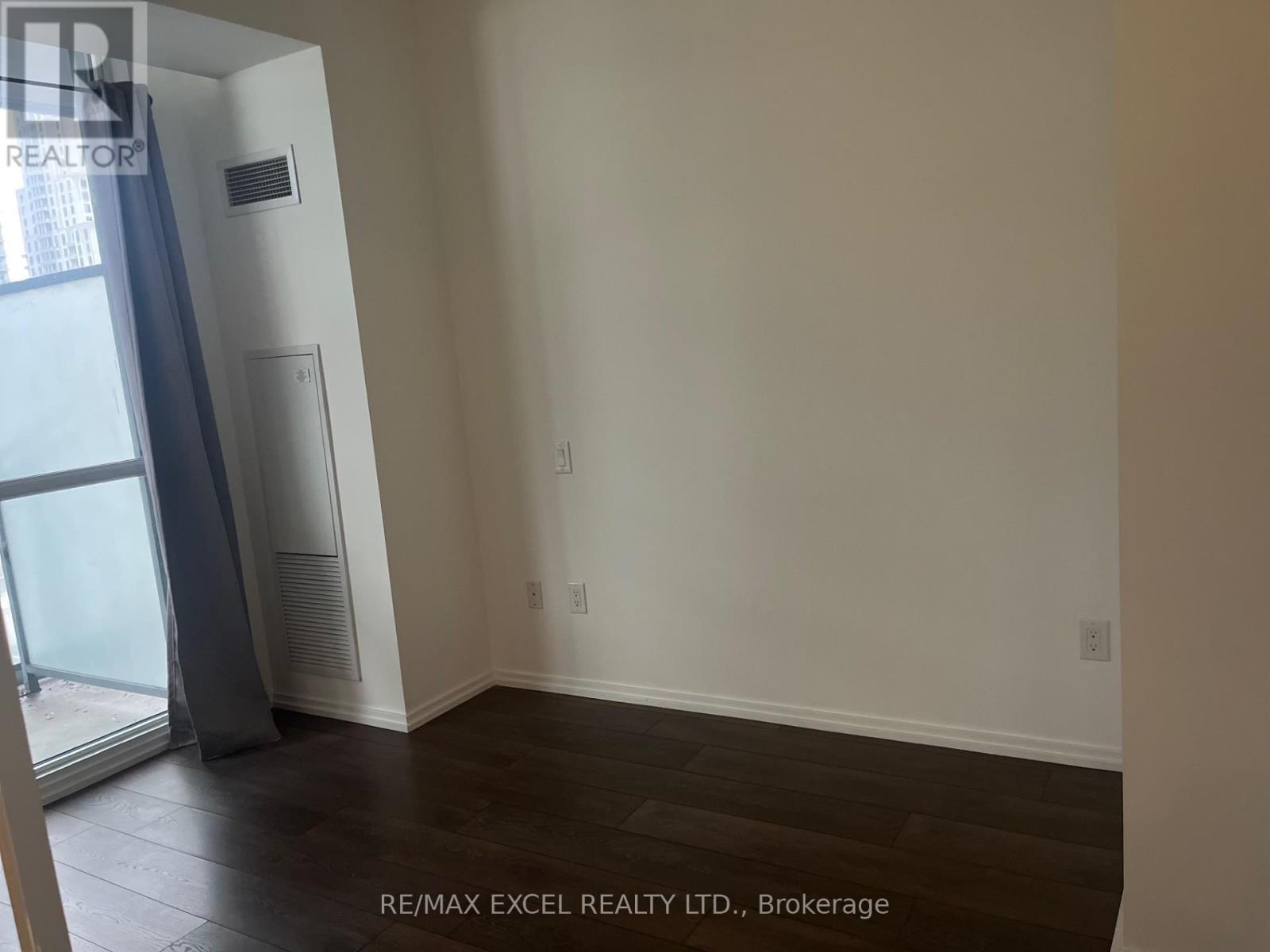 1805 - 45 CHARLES STREET E