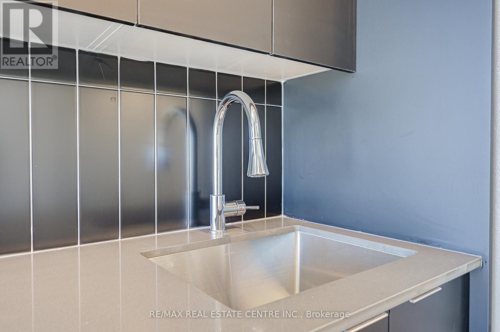 2204 - 474 CALDARI ROAD