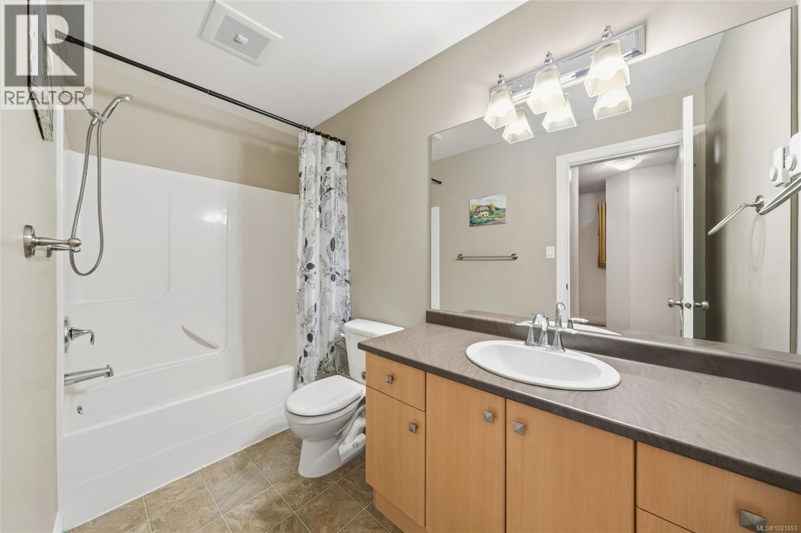 101 1919 Maple Ave S