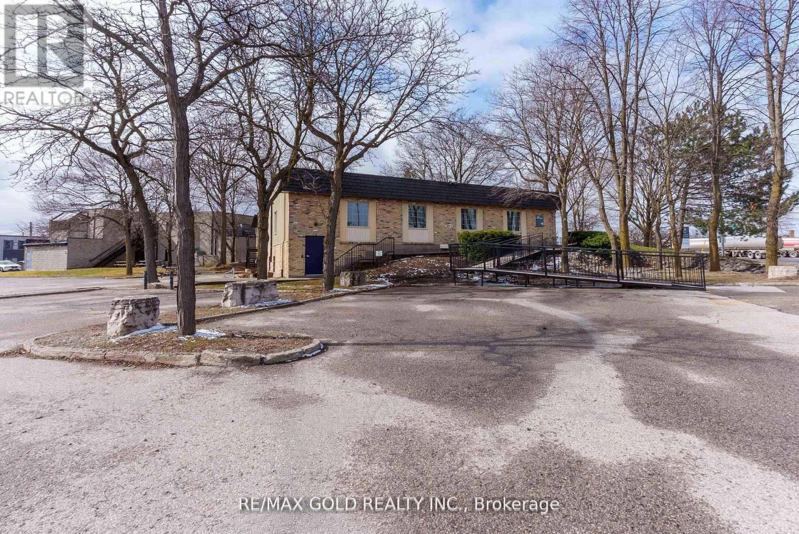 2109 OXFORD STREET E