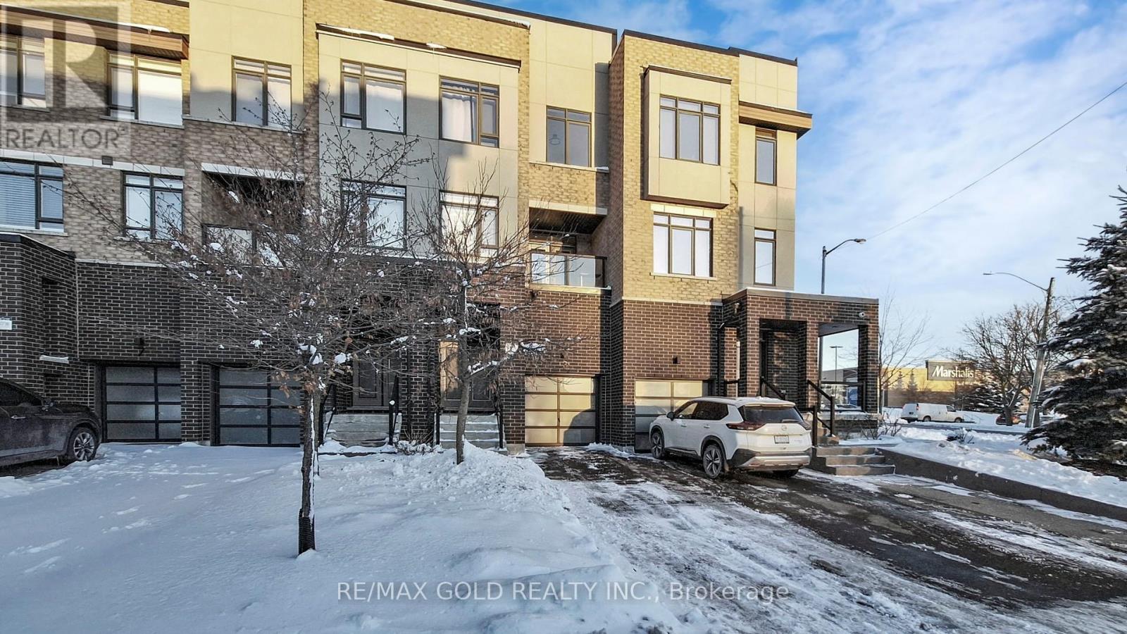 3 GLENNGARRY CRESCENT