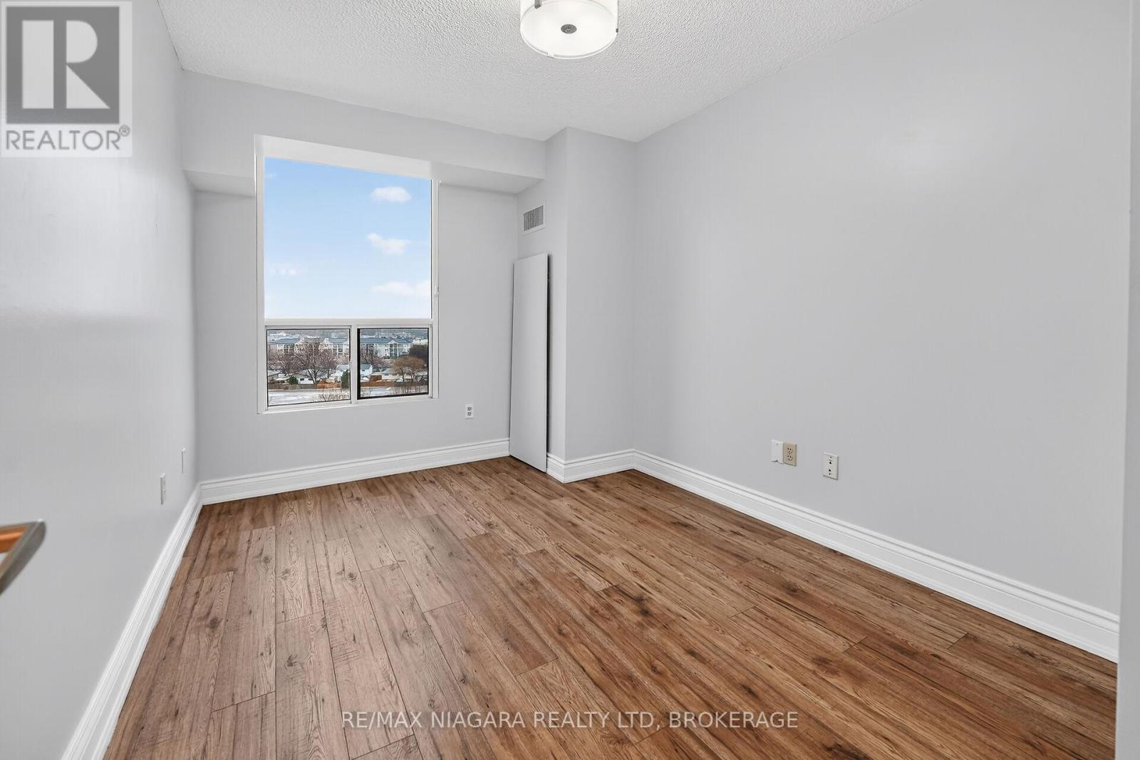 911 - 81 SCOTT STREET