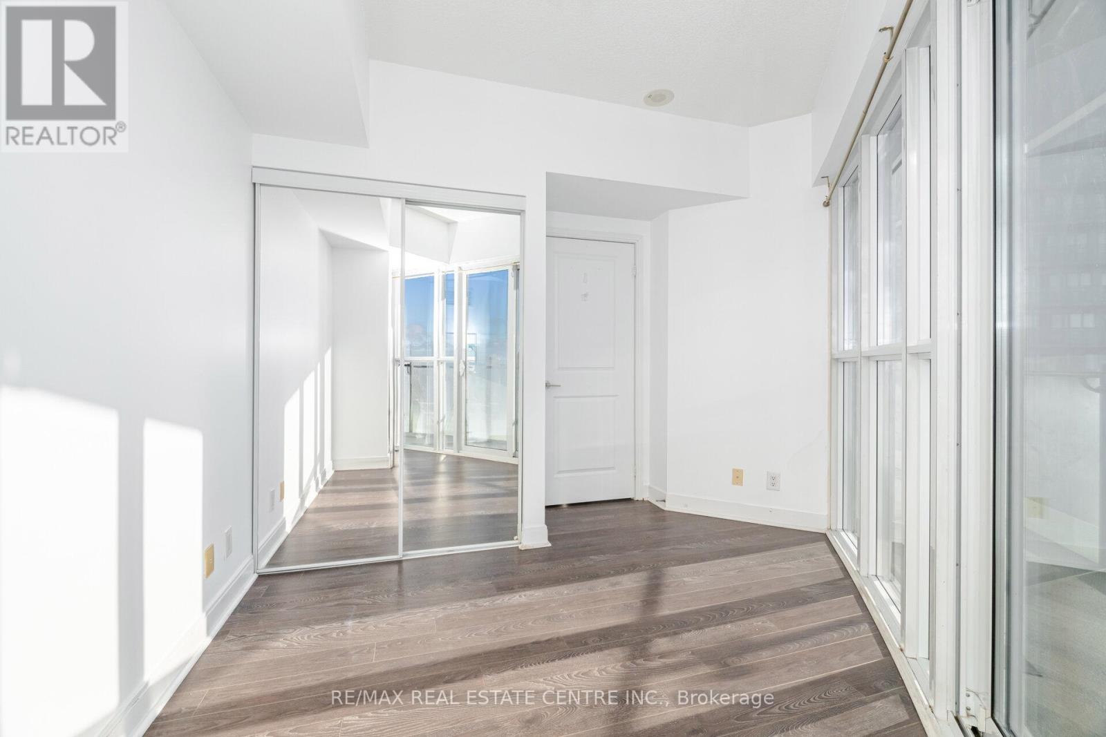 4006 - 50 ABSOLUTE AVENUE