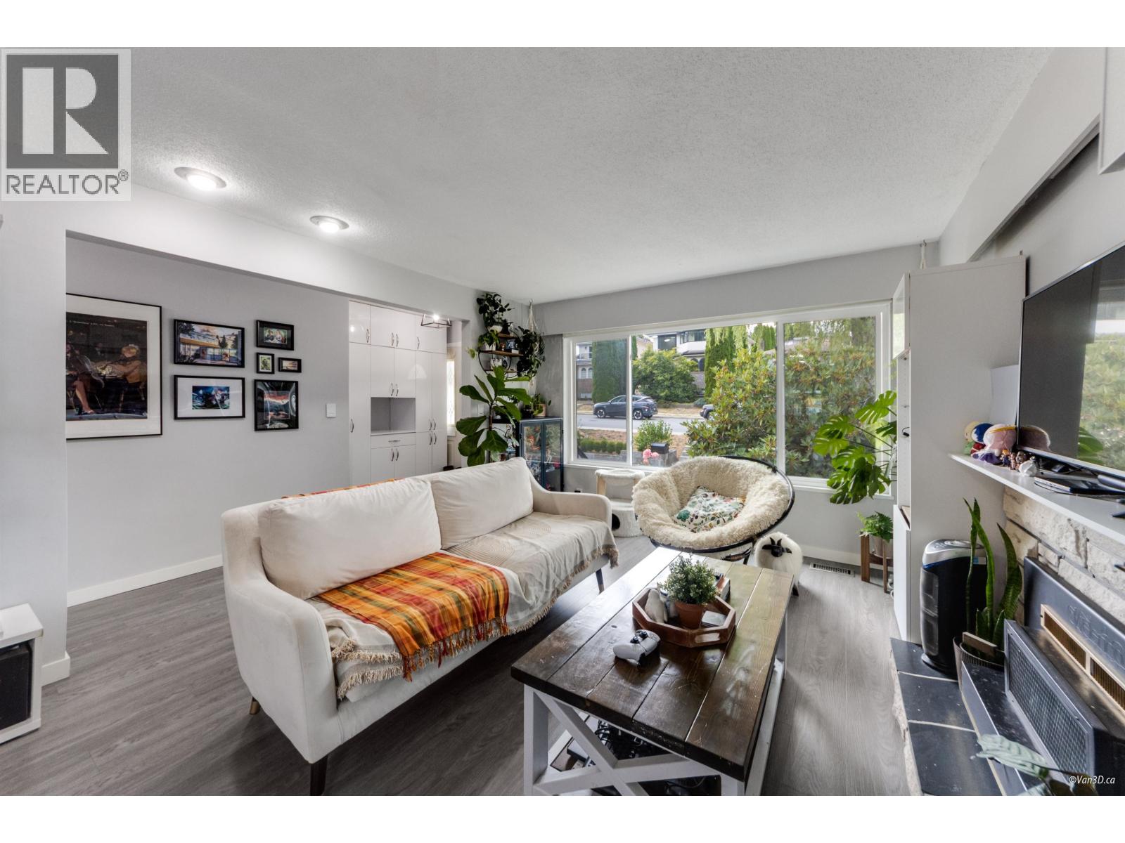 10 N STRATFORD AVENUE