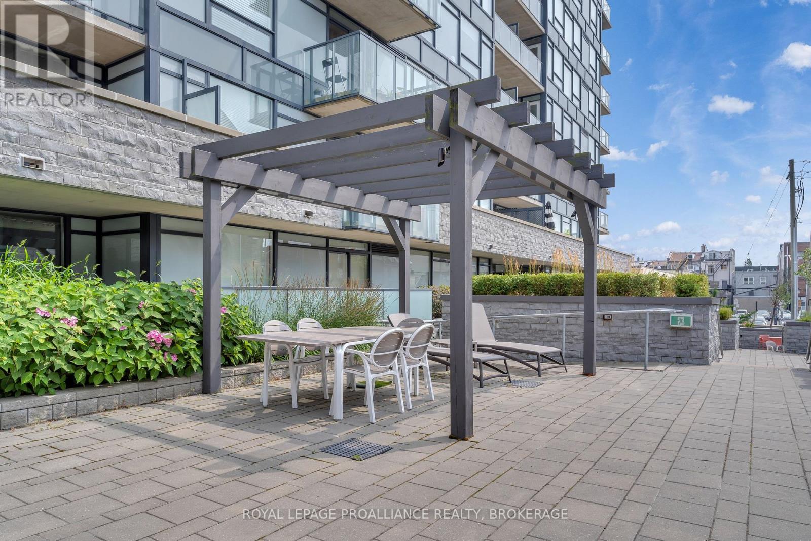 711 - 121 QUEEN STREET