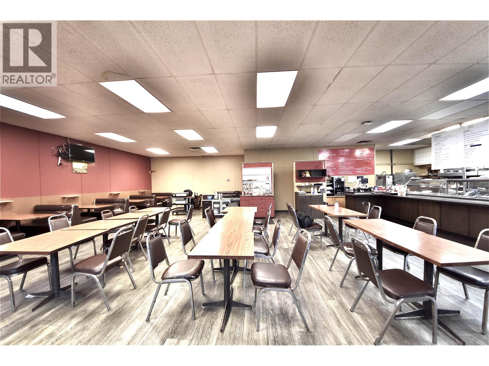 31-33 7621 VANTAGE HIGHWAY