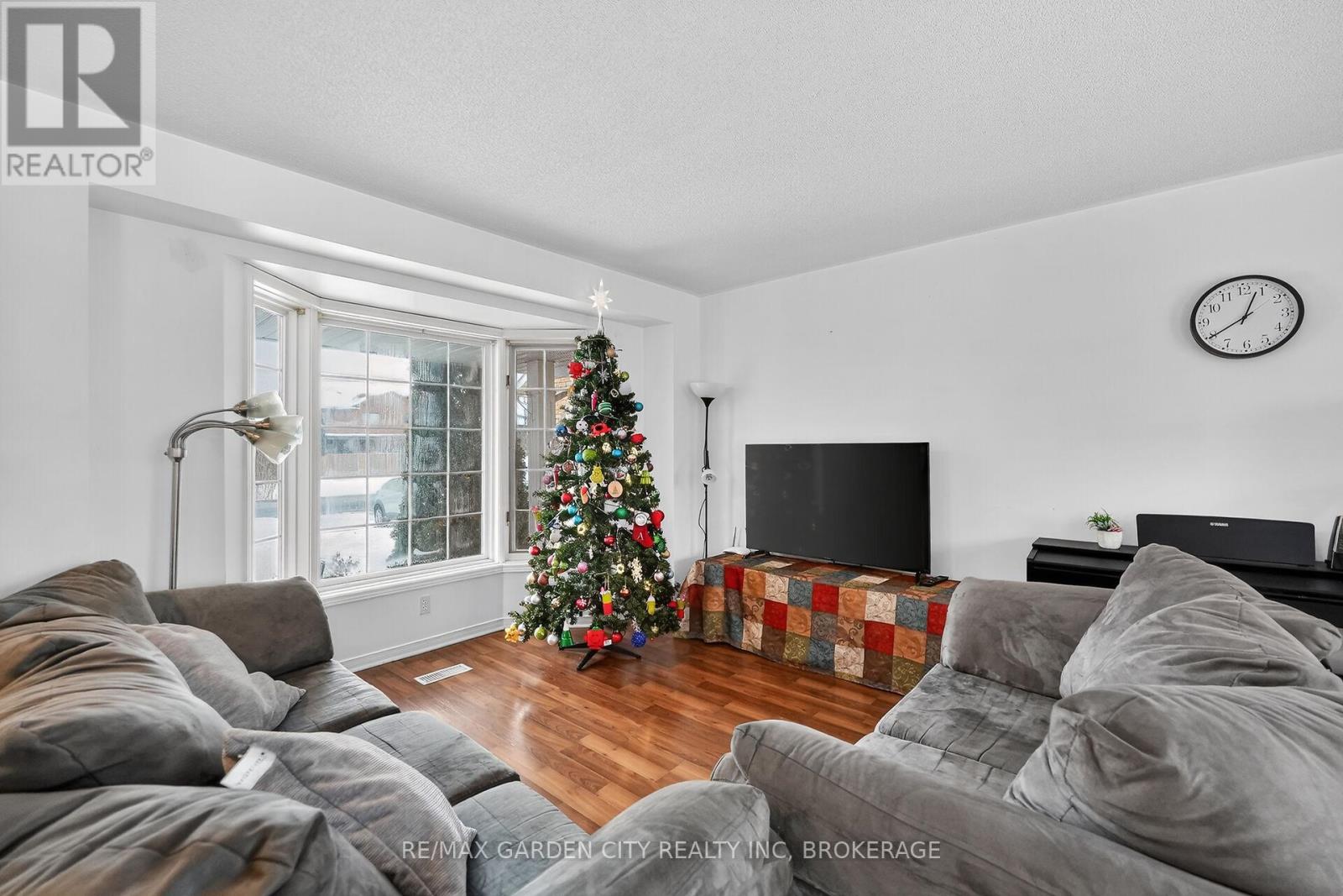 218 CONFEDERATION AVENUE