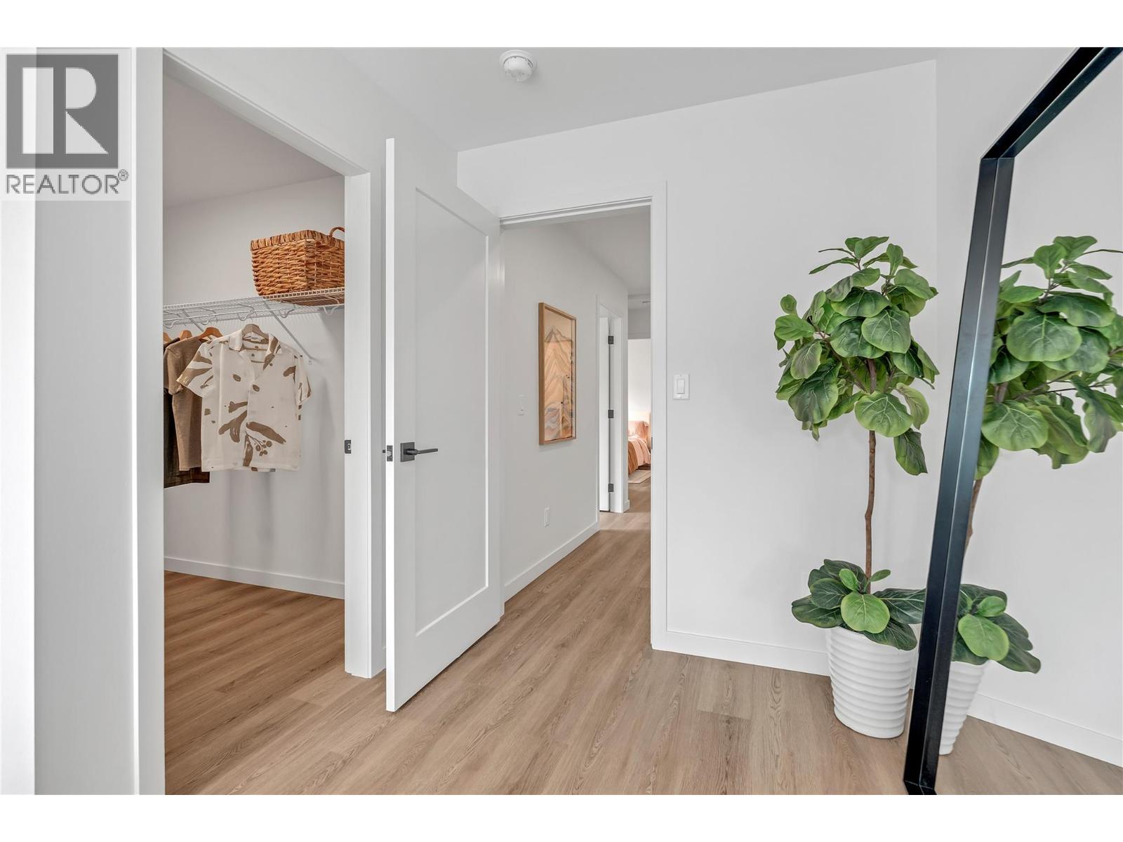 687 Victoria Drive Unit# 101