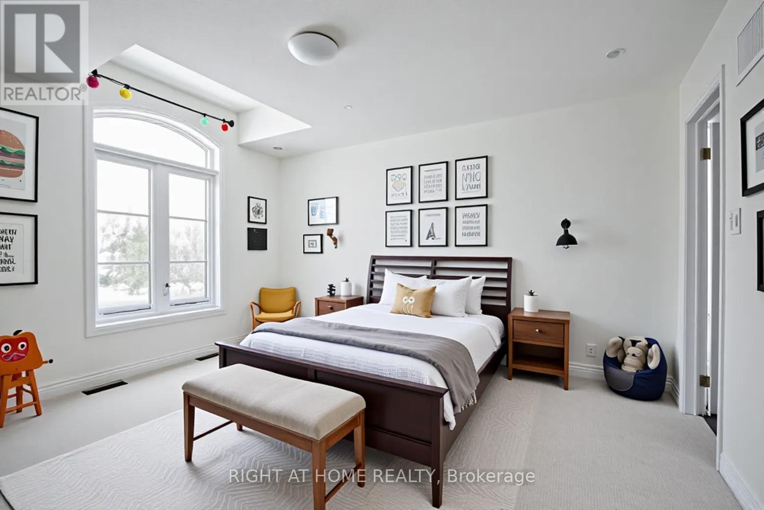 215 SUTHERLAND STREET S