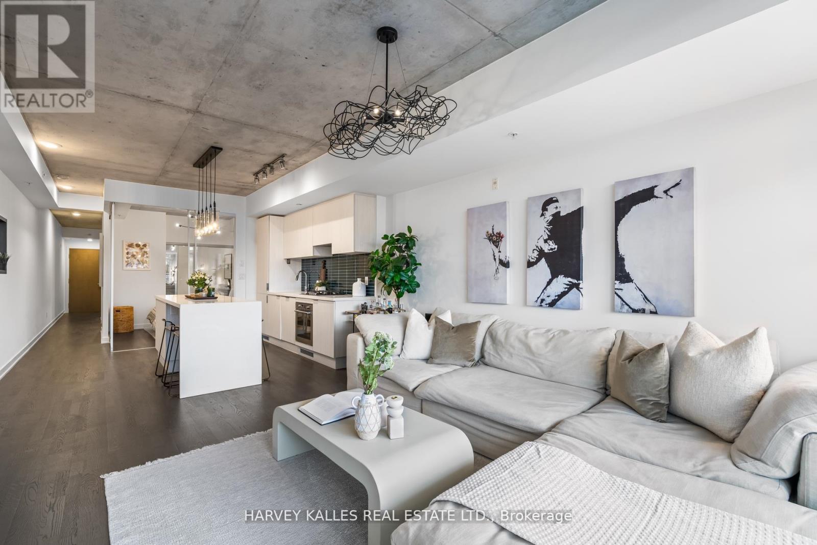 318 - 109 OSSINGTON AVENUE