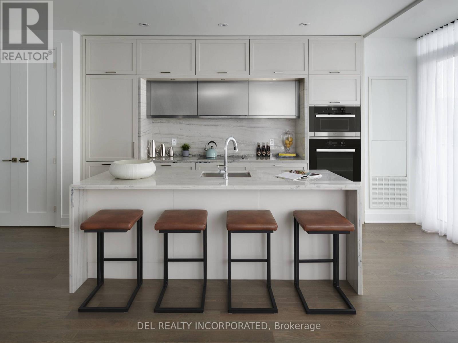 2005 - 470 FRONT STREET W