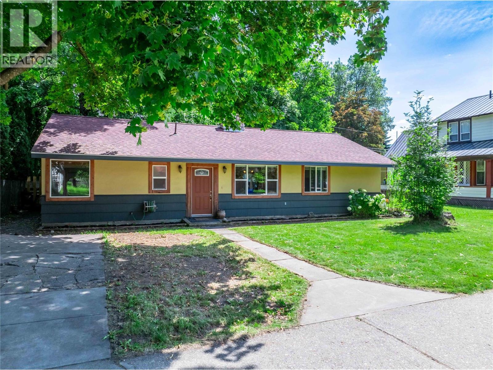 608 Mackenzie Avenue