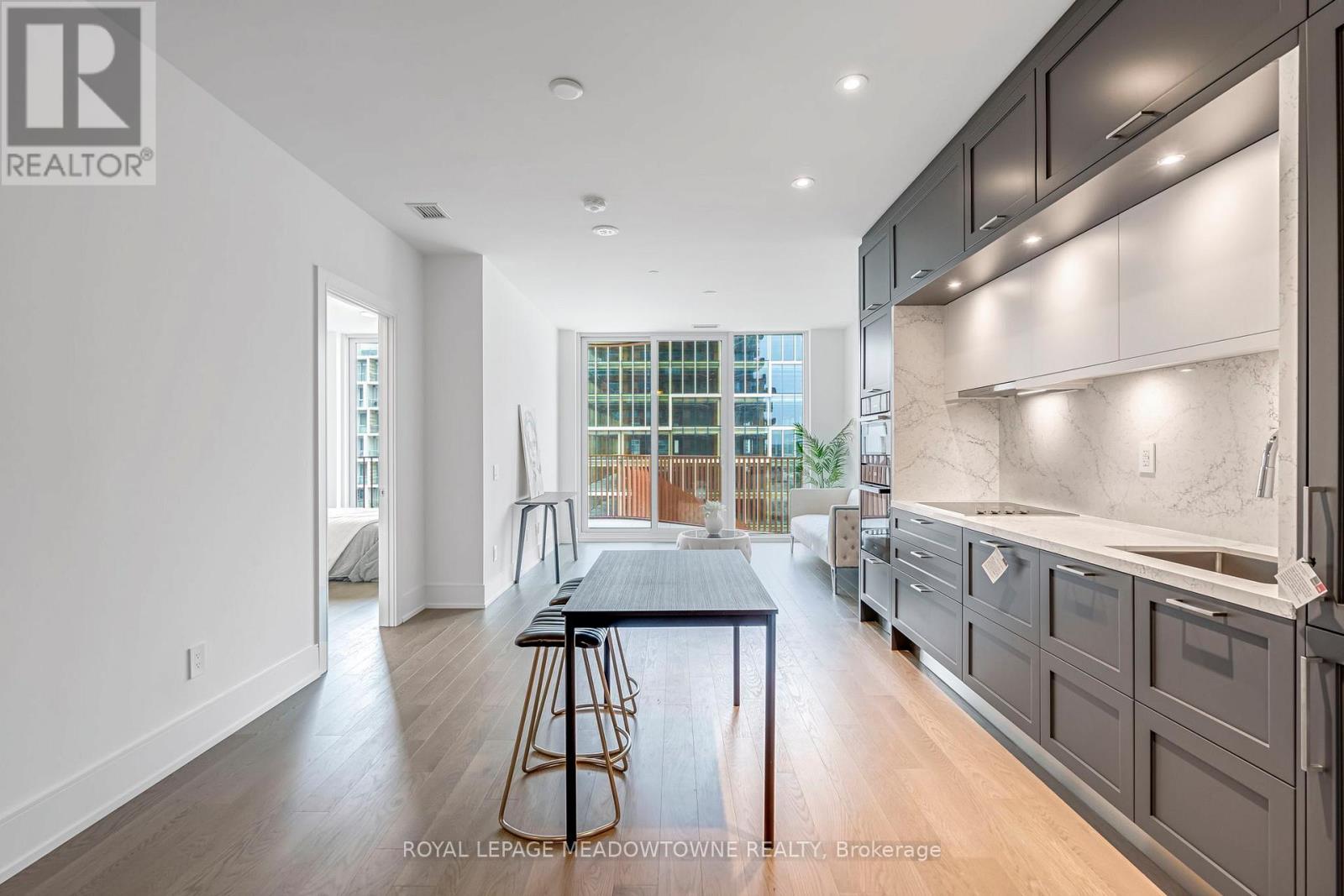 826 - 155 MERCHANTS' WHARF