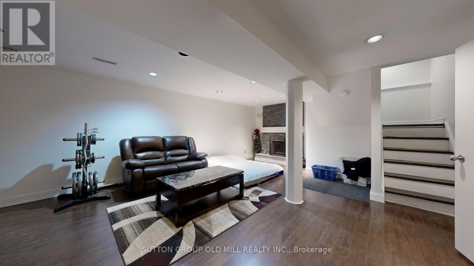 20 SPRINGBURN CRESCENT