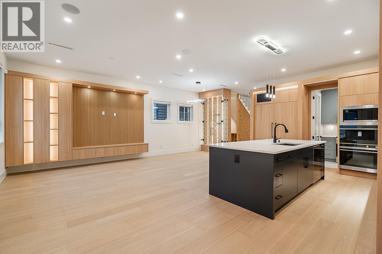 2208 ST GEORGE STREET