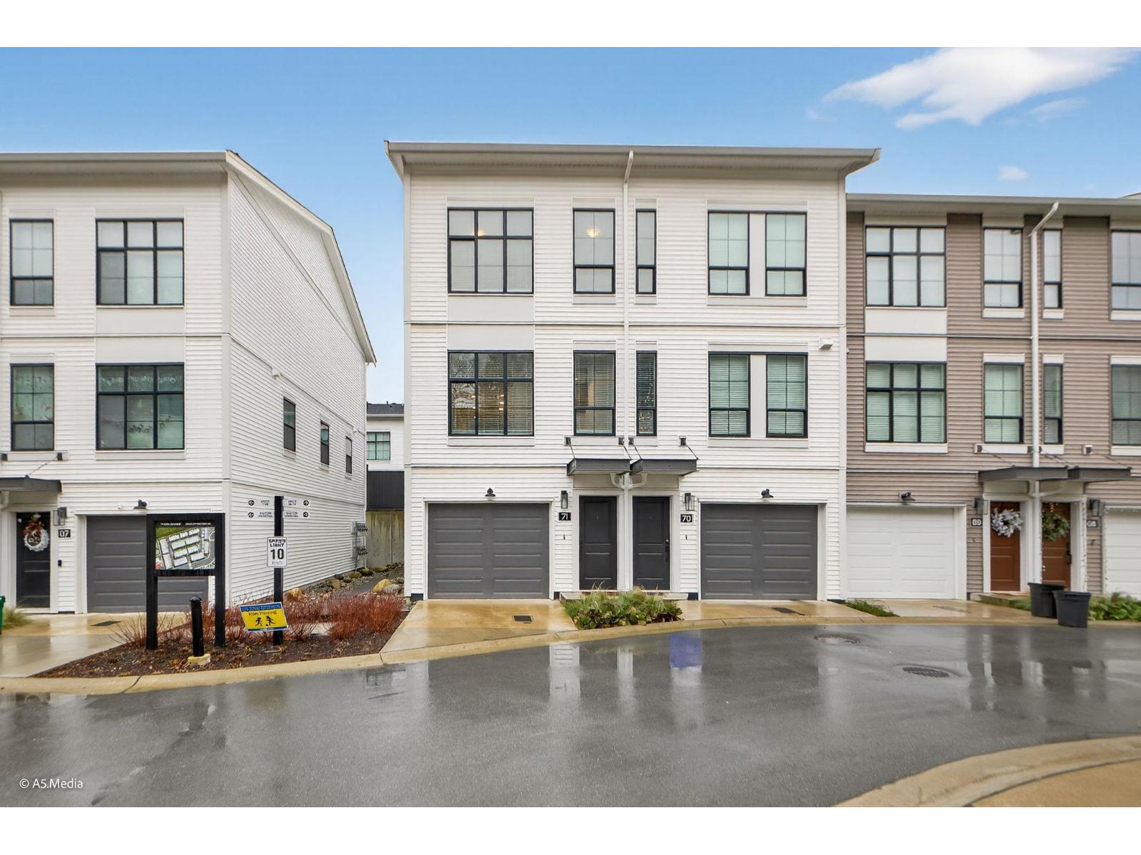 71 2774 MONTROSE AVENUE