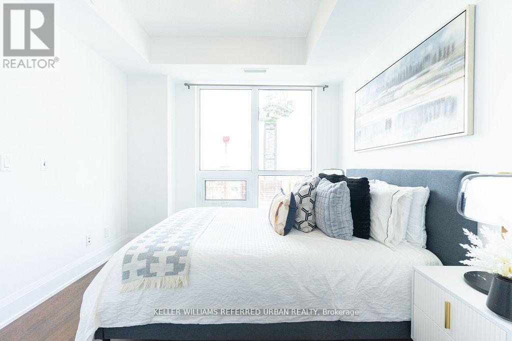 1802 - 101 ERSKINE AVENUE