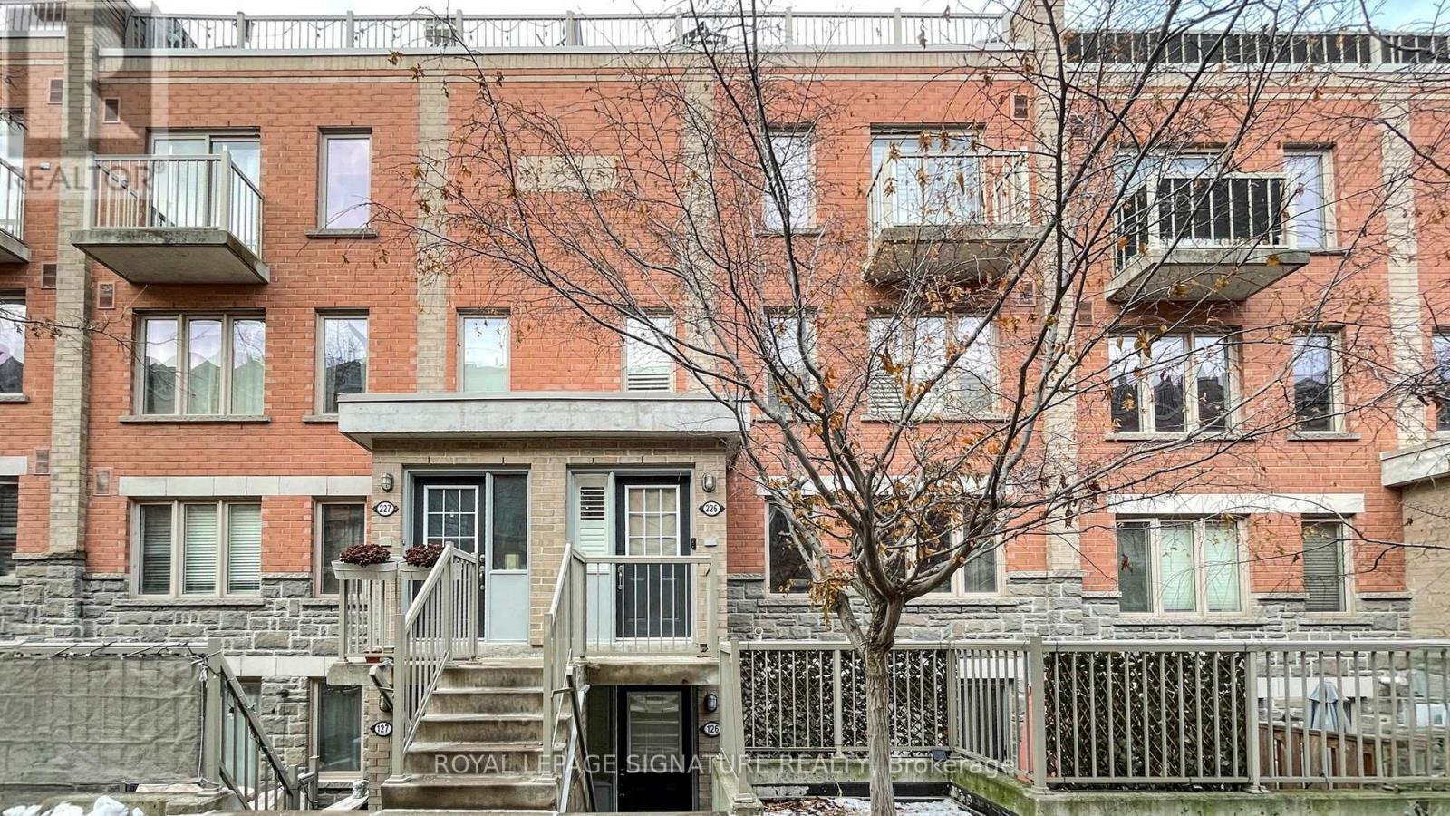 226 - 25 TURNTABLE CRESCENT