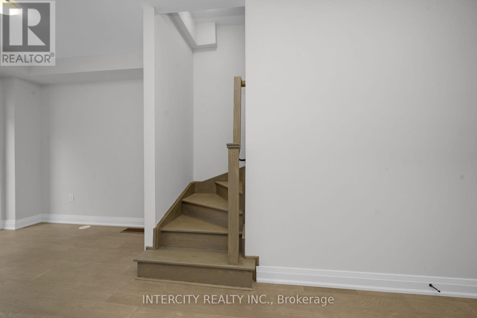 UNIT 5 - 19 MARRET LANE