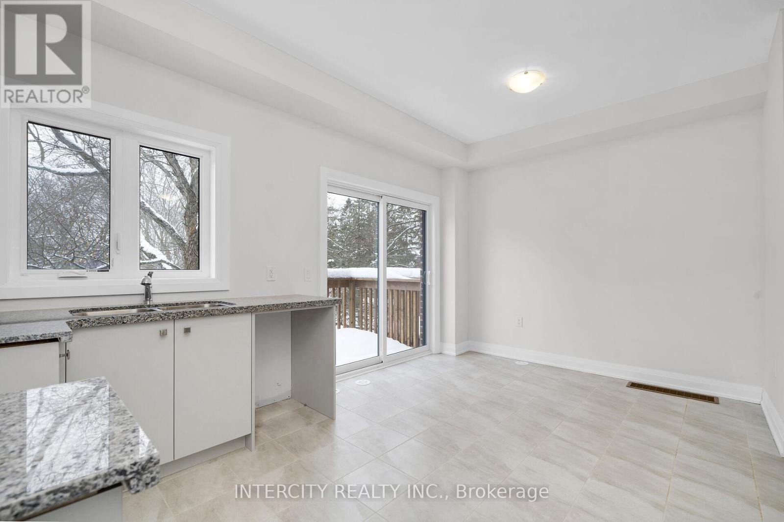 UNIT 11 - 43 MARRET LANE