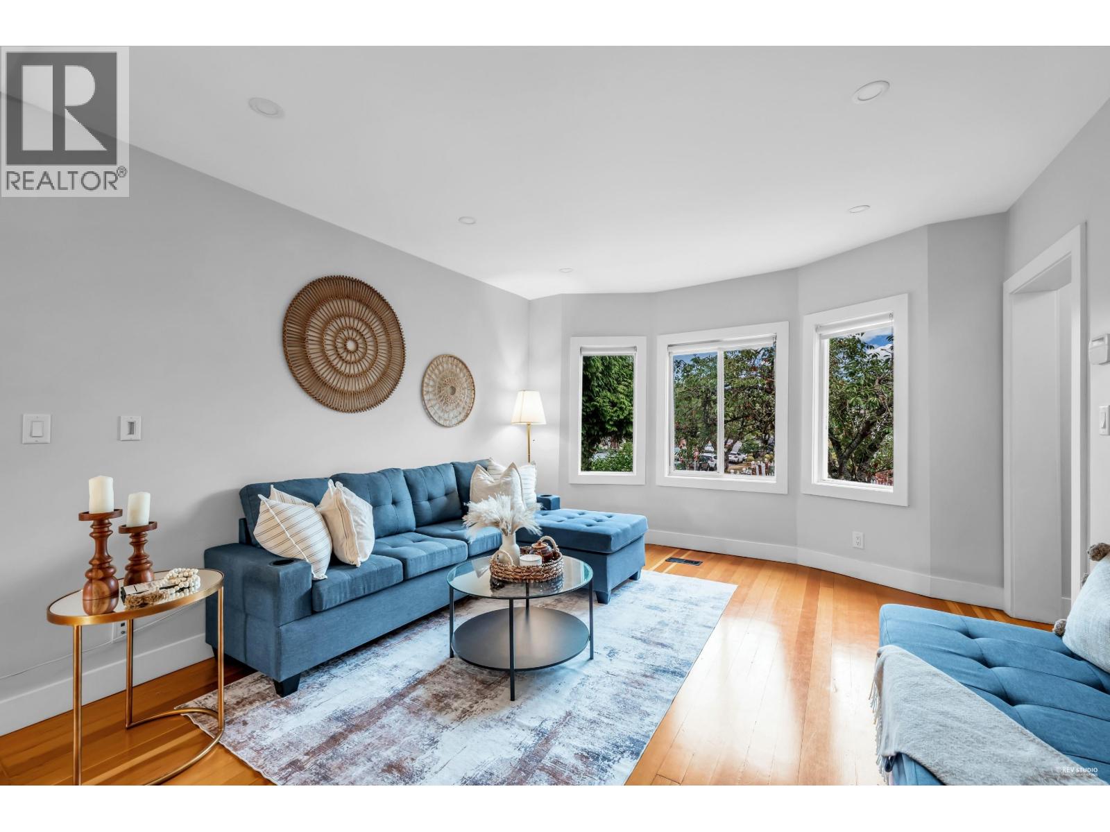 3403 CAROLINA STREET