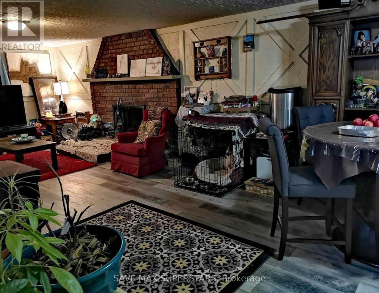 DUPLEX - 35 BERNICK DRIVE