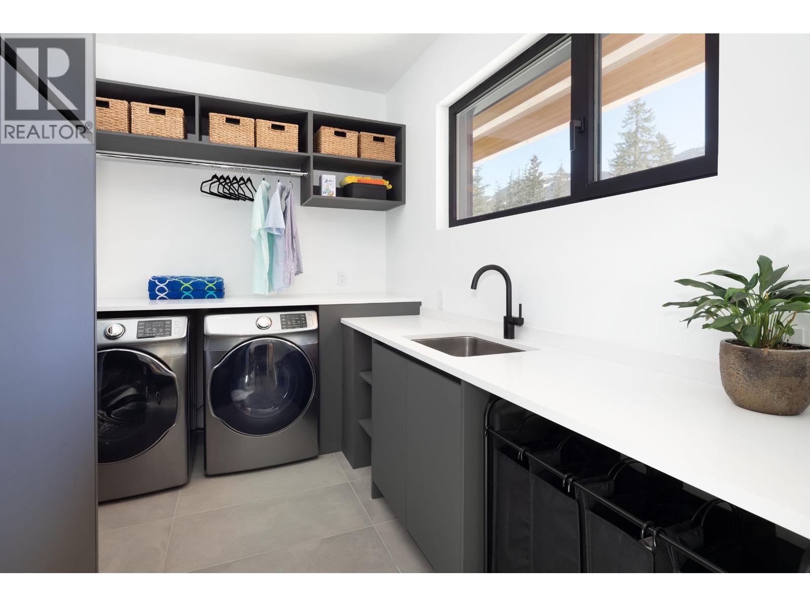 1600 SOUTHLANDS LANE