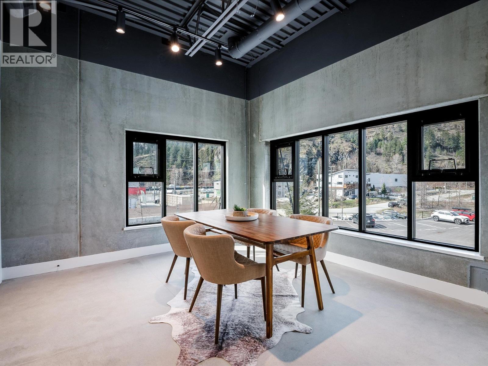 24 7342 INDUSTRIAL WAY