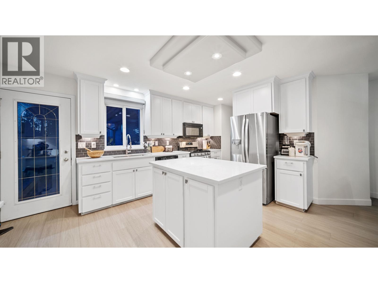 21124 GLENWOOD AVENUE