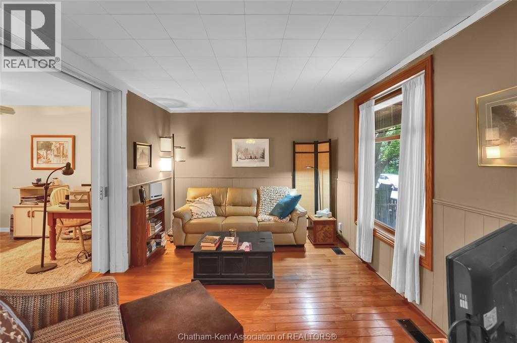 154 Grand AVENUE East