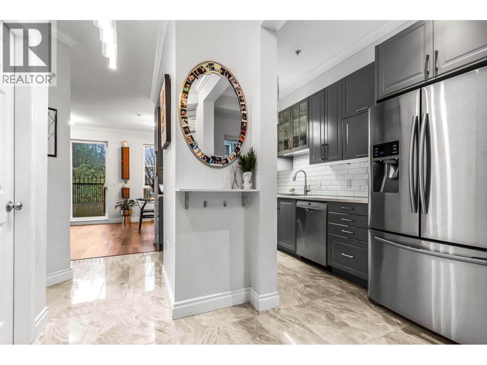 204 815 FIRST STREET