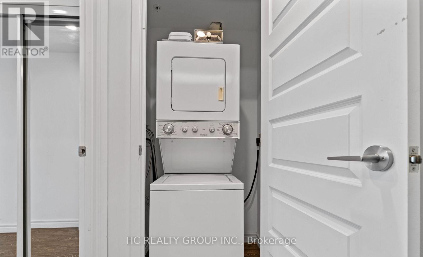 1602 - 158 KING STREET N