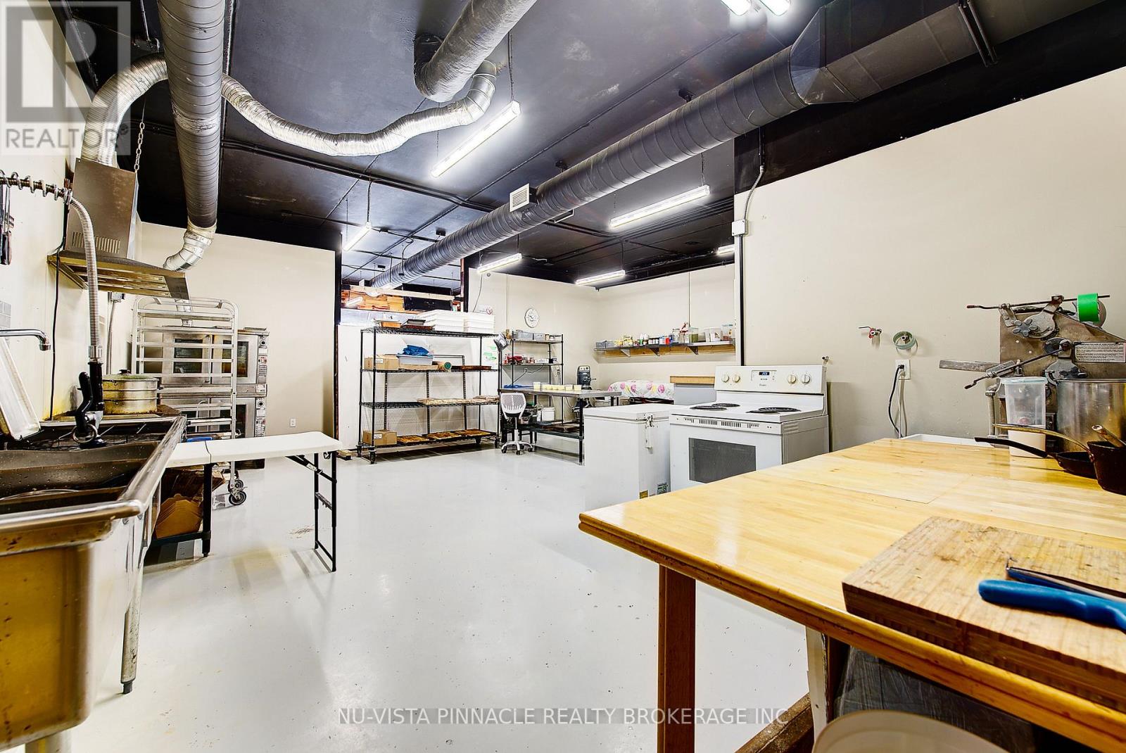 UNIT 111 - 1255 KILALLY ROAD