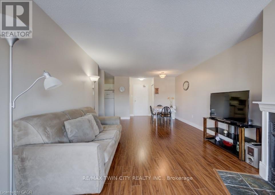 318 - 15 HOFSTETTER AVENUE