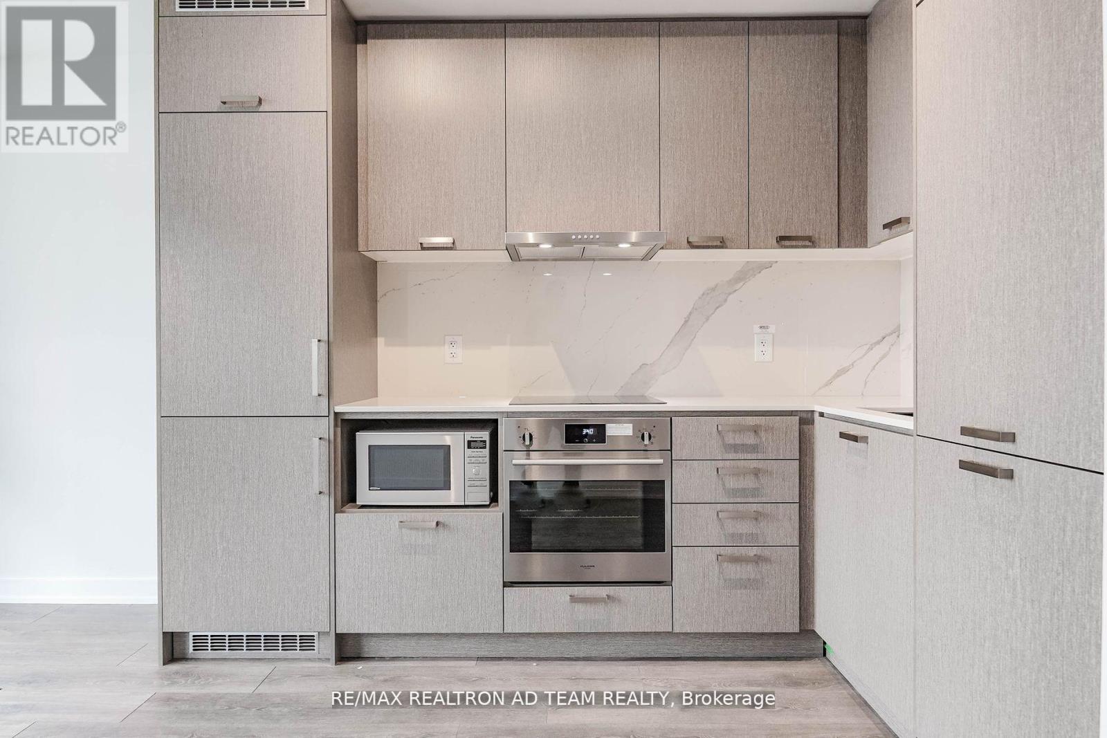 1017 - 38 HONEYCRISP CRESCENT