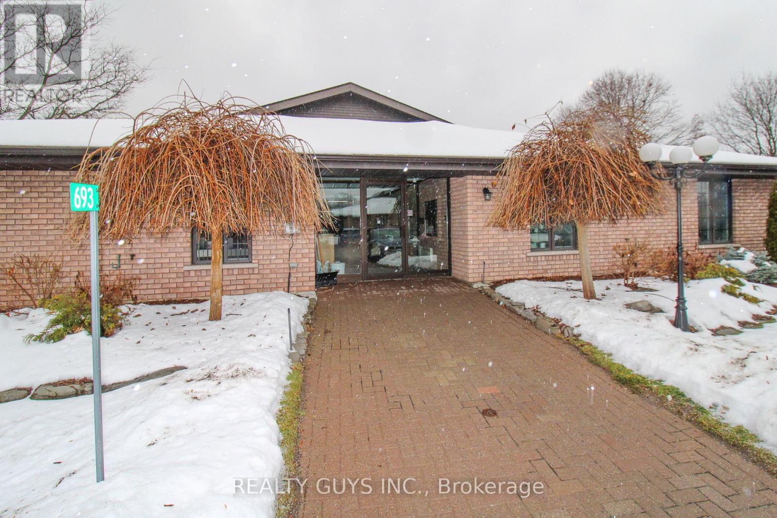 4 - 693 WHITAKER STREET