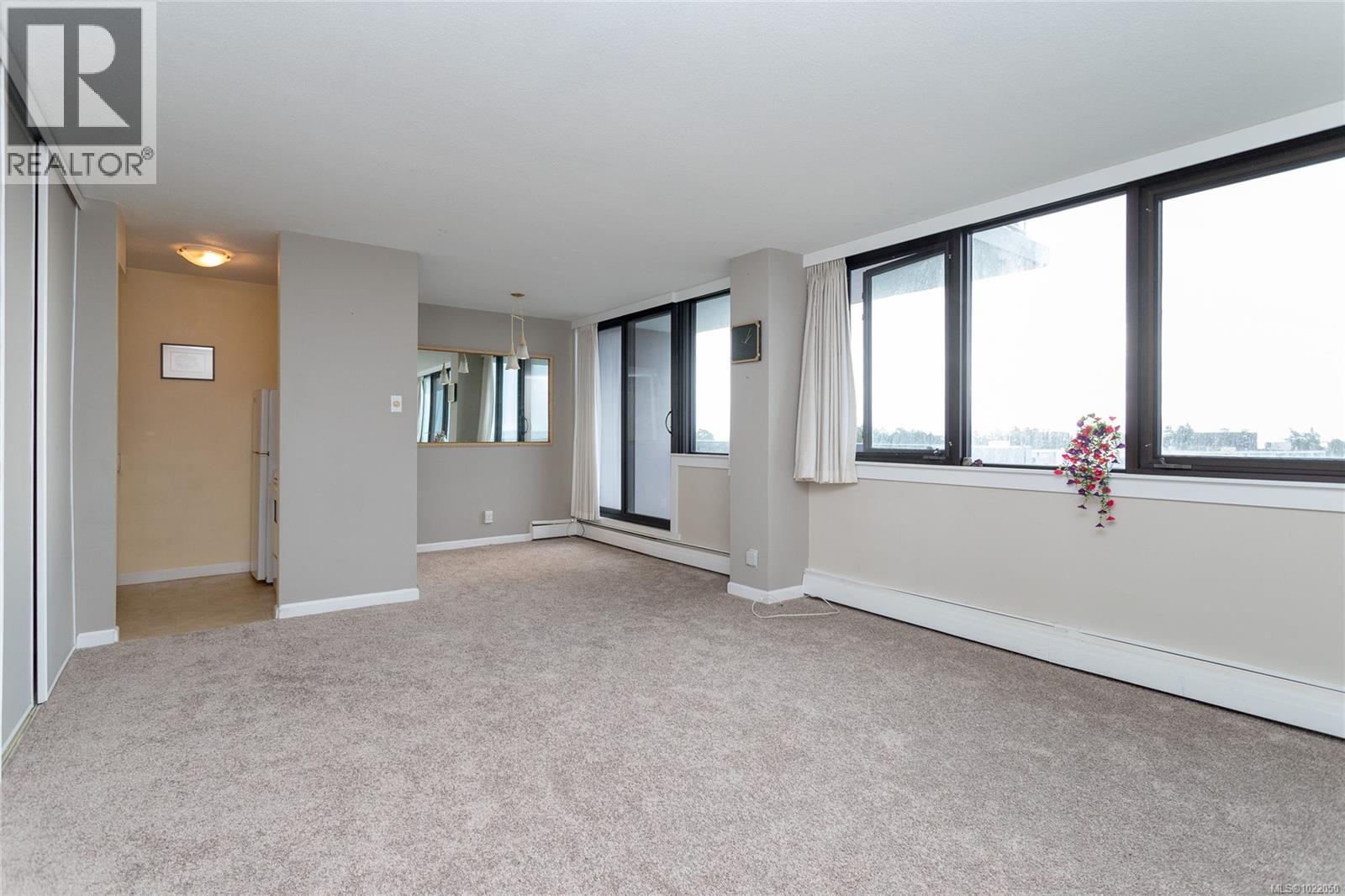 1608 647 Michigan St