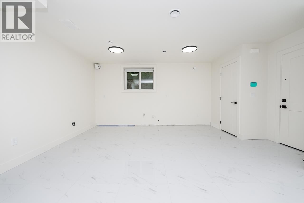 4 9935 SULLIVAN STREET