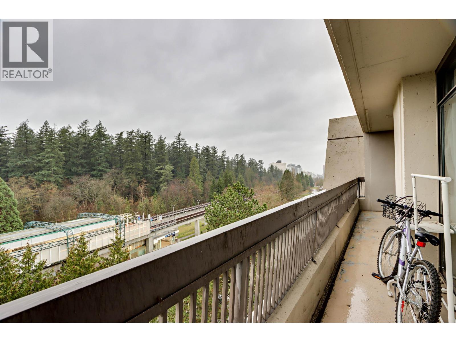 904 5932 PATTERSON AVENUE