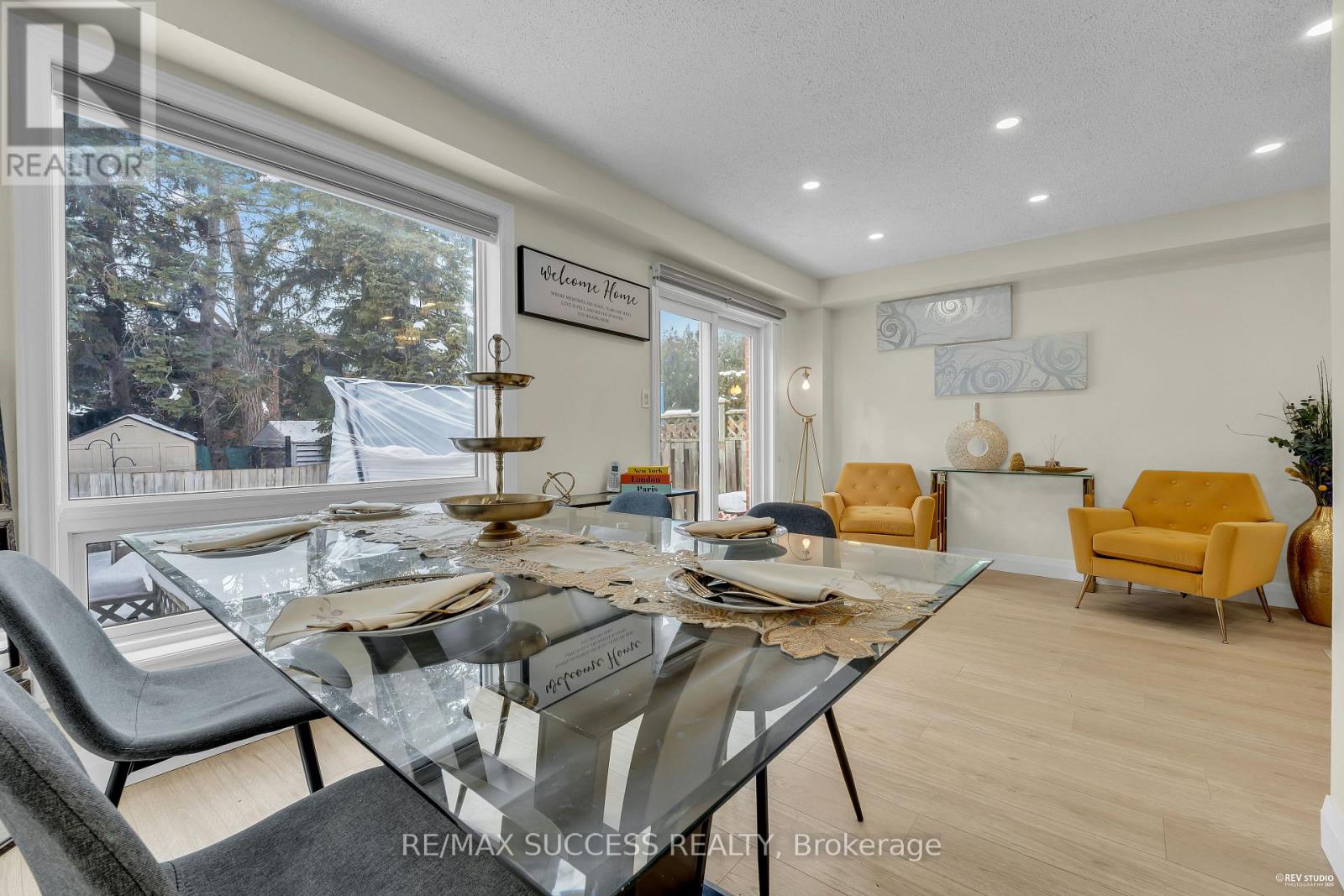 2281 WILDWOOD CRESCENT